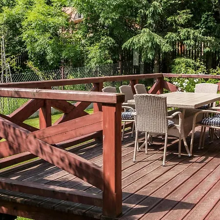 Udanypobyt Garden فيلة كوشتيليسكا