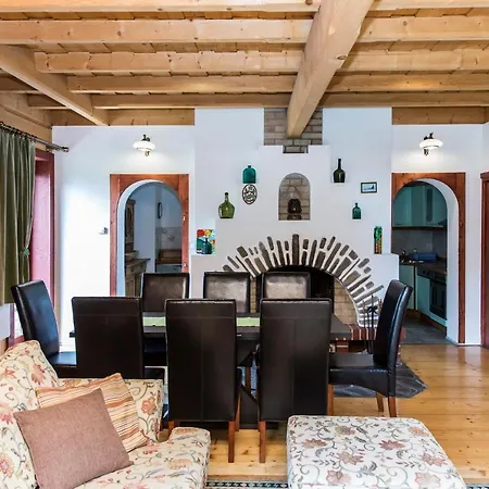 Udanypobyt Garden كوشتيليسكا